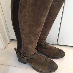 Suede boots